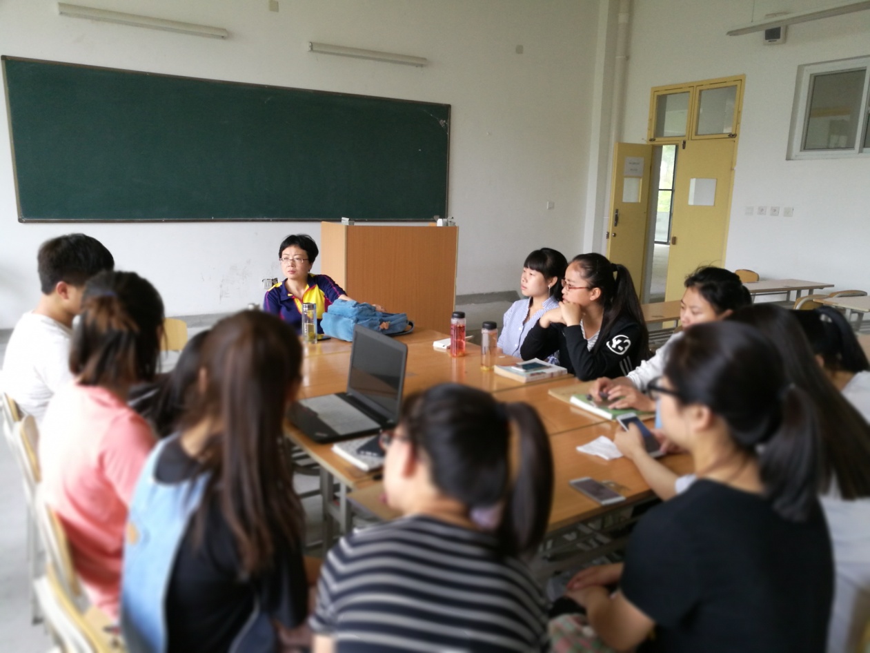 生物系主任杨芳老师和王中兴老师组织并参会.